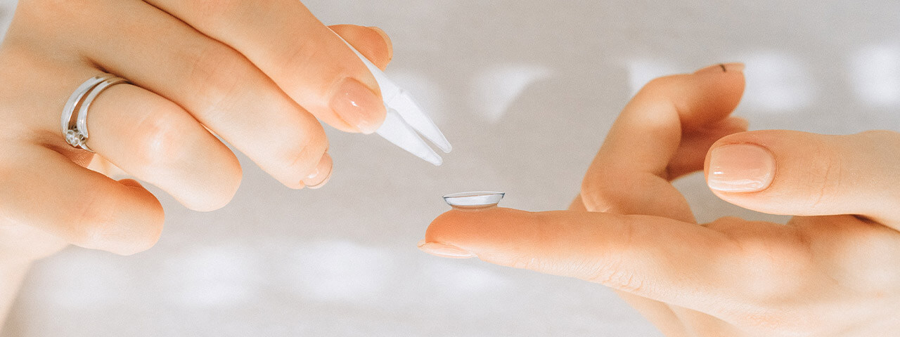 Inserting and Removing Scleral Lenses 1280×480