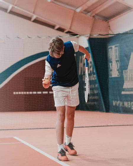 shallow focus photo of man